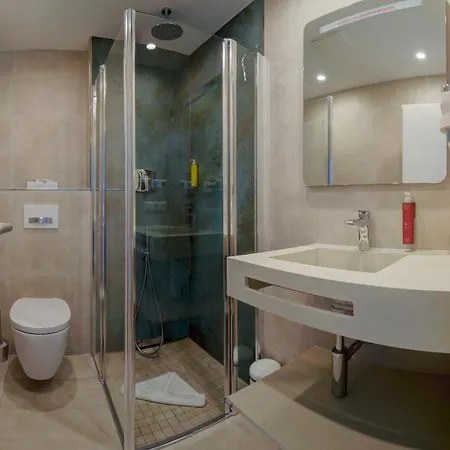 فندق Beachhotel (adults Only) 4*