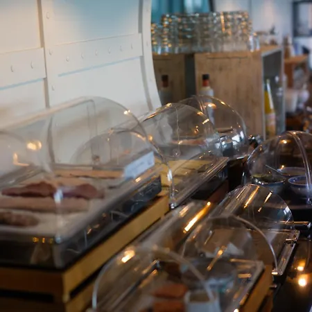 酒店 Beachhotel (adults Only)